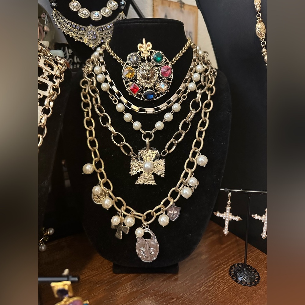 Vintage to Modern Jewelry Show! Tuesday! May 20th at 10:00am PST! - Picture 9 of 10